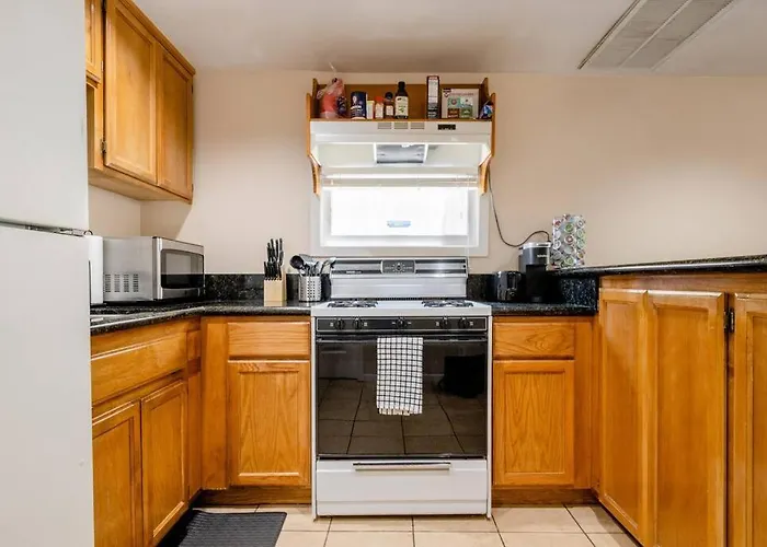 *2Bdr Victorian Home Away From Home - *Central Loc