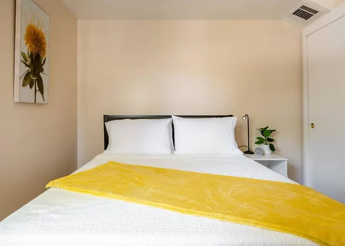 *2Bdr Victorian Home Away From Home - *Central Loc