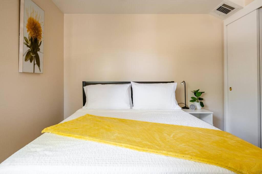 *2bdr Victorian Away From - *central Loc Holiday home Sacramento