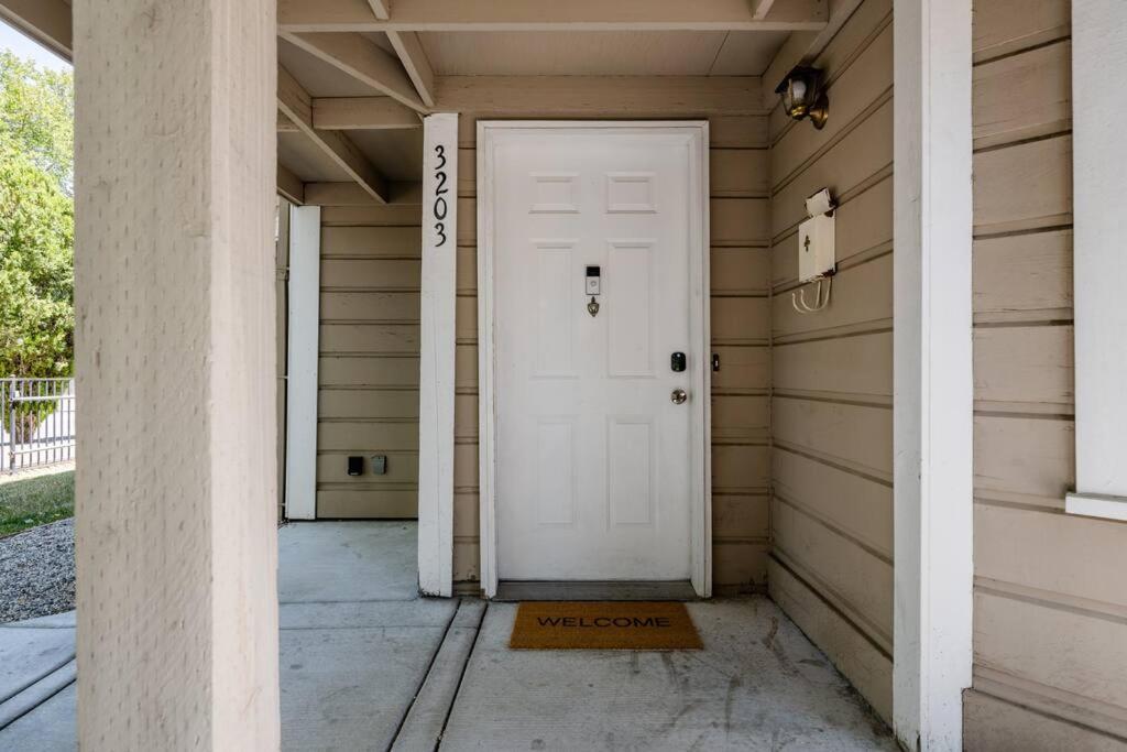 *2bdr Victorian Away From - *central Loc Sacramento